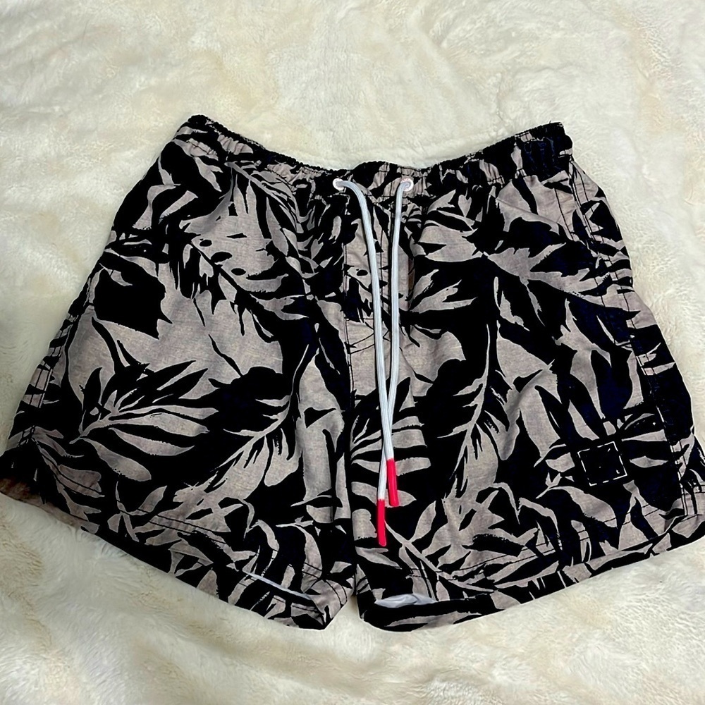 American Eagle Mens Hawaiian print swim trunks size small